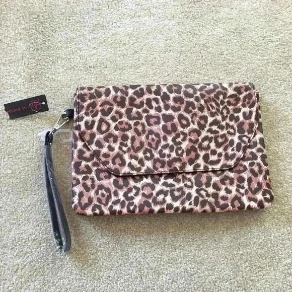 NWT Cheetah Print Clutch - Picture 1 of 4